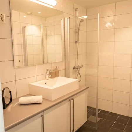 Modern 1br, Balcony & Free Parking Апартаменты