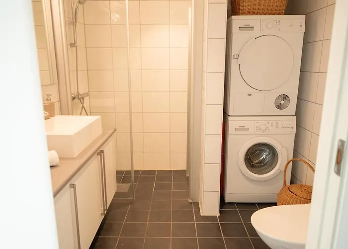 Modern 1br, Balcony & Free Parking Appartement