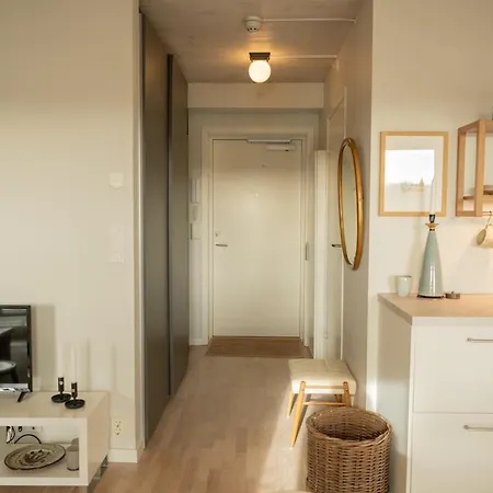 Apartment Modern 1br, Balcony & Free Parking *